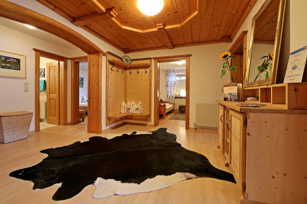 Alpen Appartements Hochmuth Mayrhofen Szoba fotó